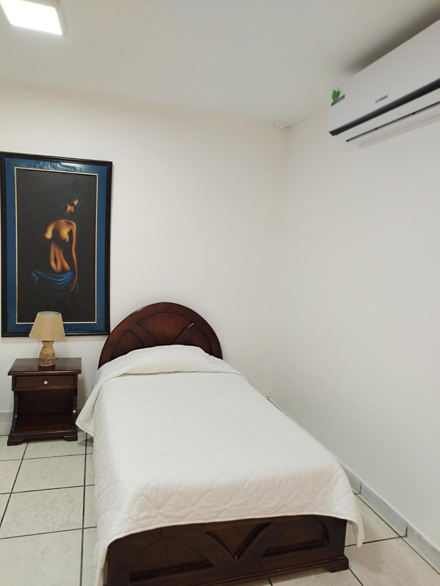 Hotel Puerta Del Sol Santo Domingo de los Colorados Dış mekan fotoğraf