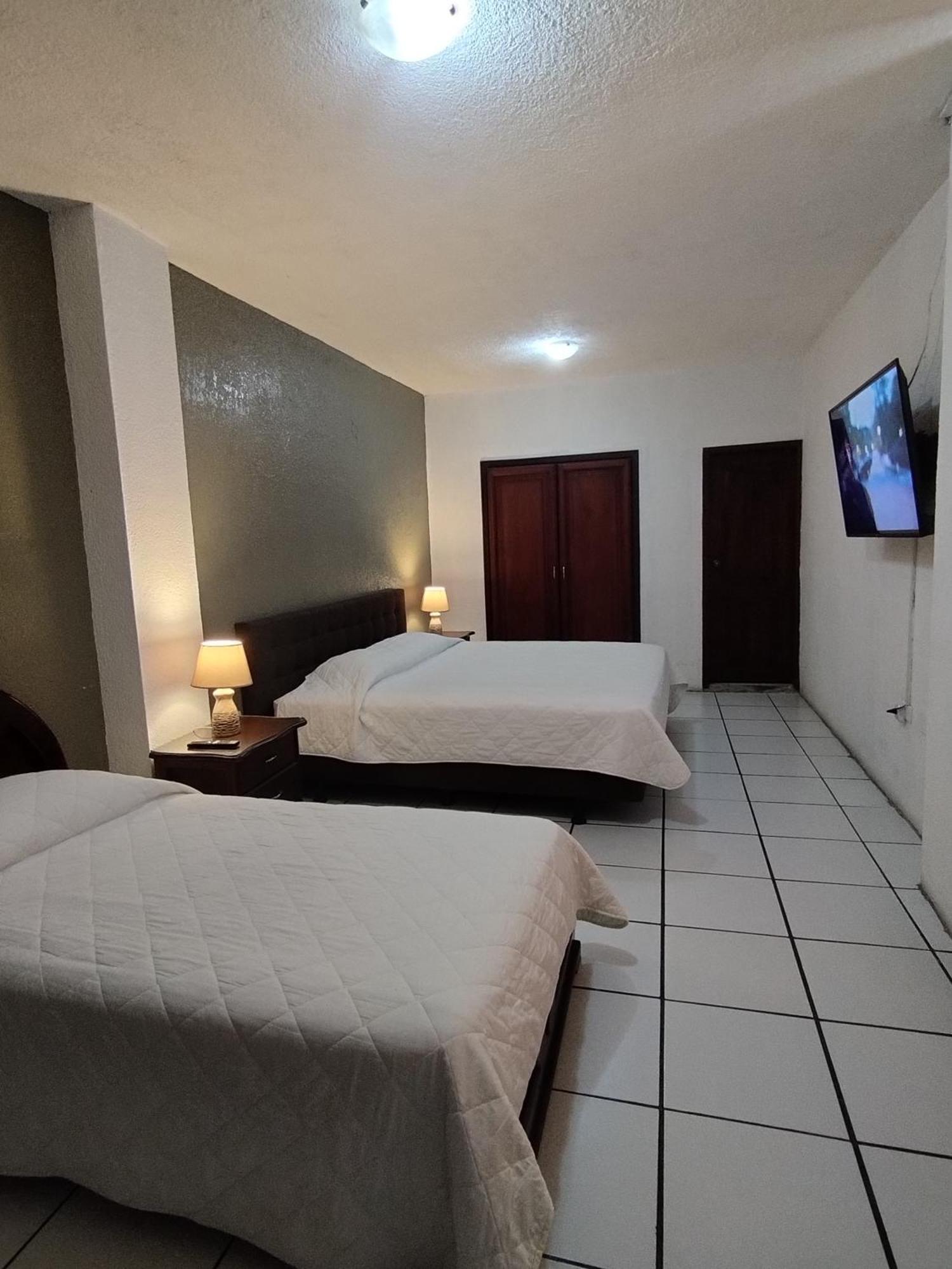 Hotel Puerta Del Sol Santo Domingo de los Colorados Dış mekan fotoğraf