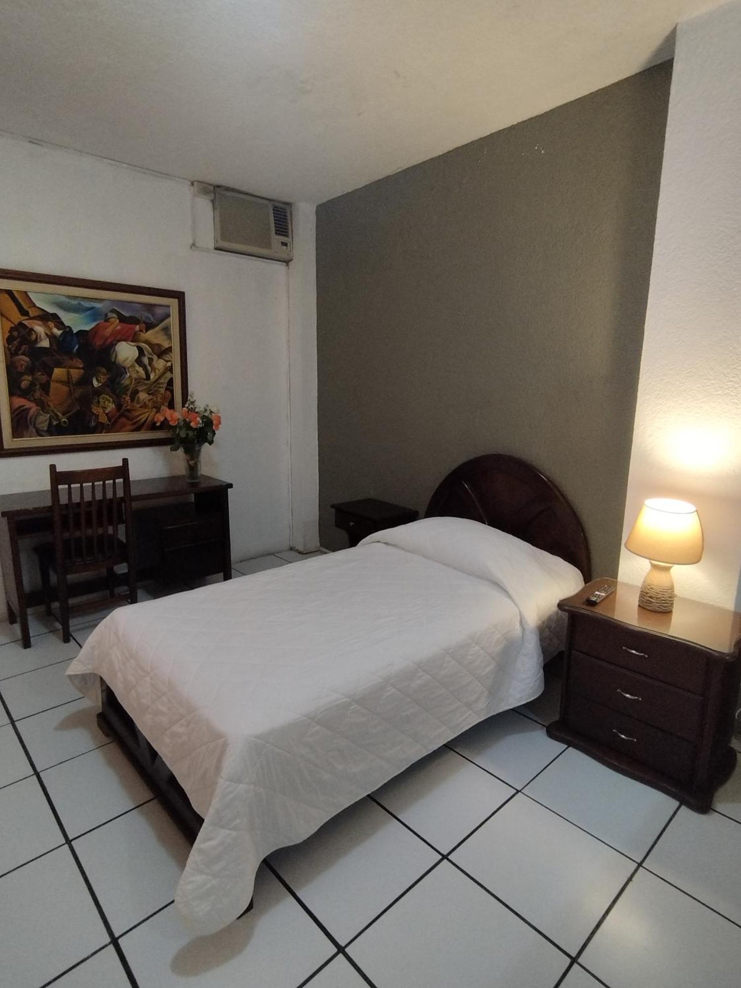 Hotel Puerta Del Sol Santo Domingo de los Colorados Dış mekan fotoğraf