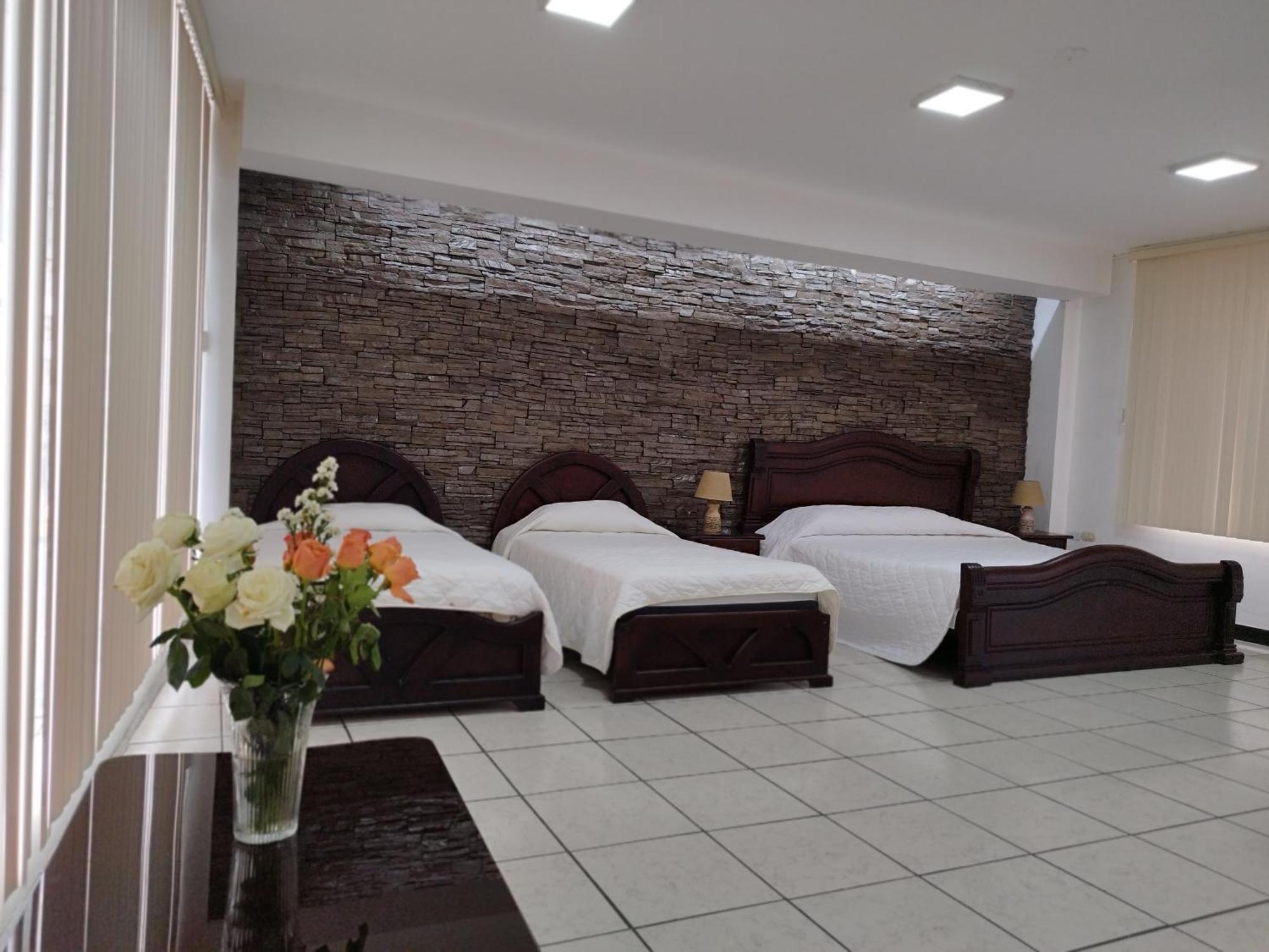 Hotel Puerta Del Sol Santo Domingo de los Colorados Dış mekan fotoğraf