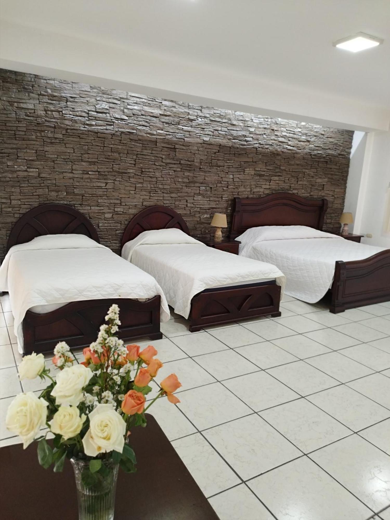 Hotel Puerta Del Sol Santo Domingo de los Colorados Dış mekan fotoğraf