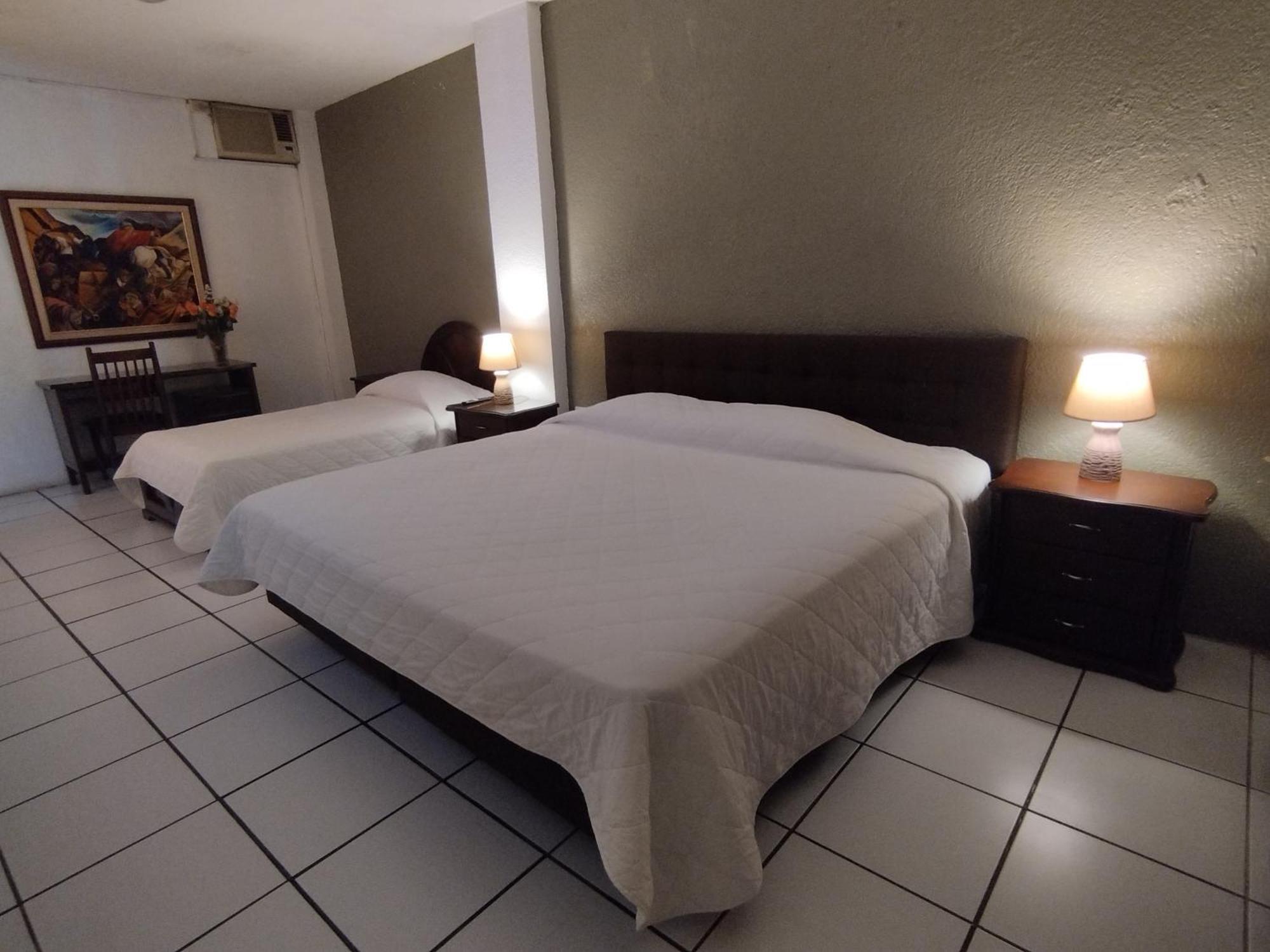 Hotel Puerta Del Sol Santo Domingo de los Colorados Dış mekan fotoğraf