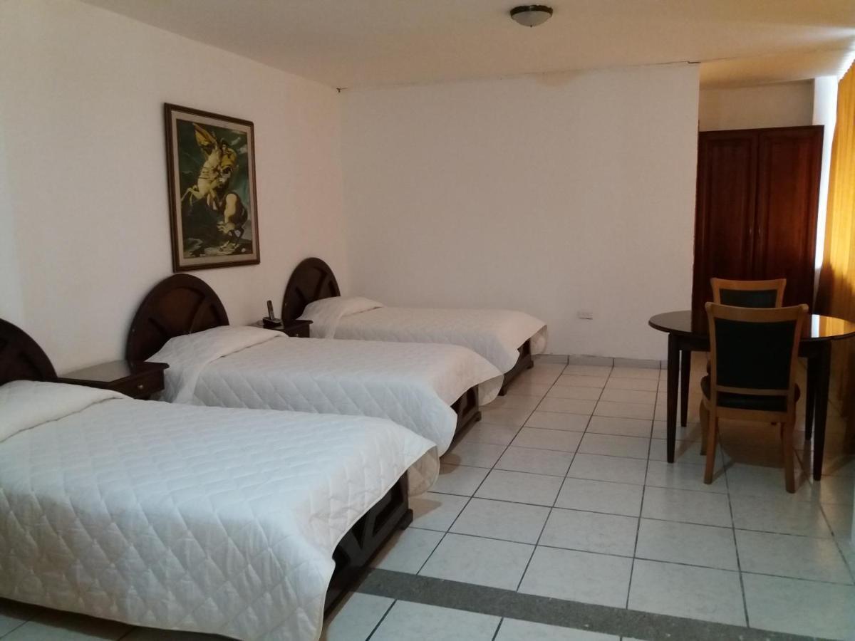 Hotel Puerta Del Sol Santo Domingo de los Colorados Dış mekan fotoğraf