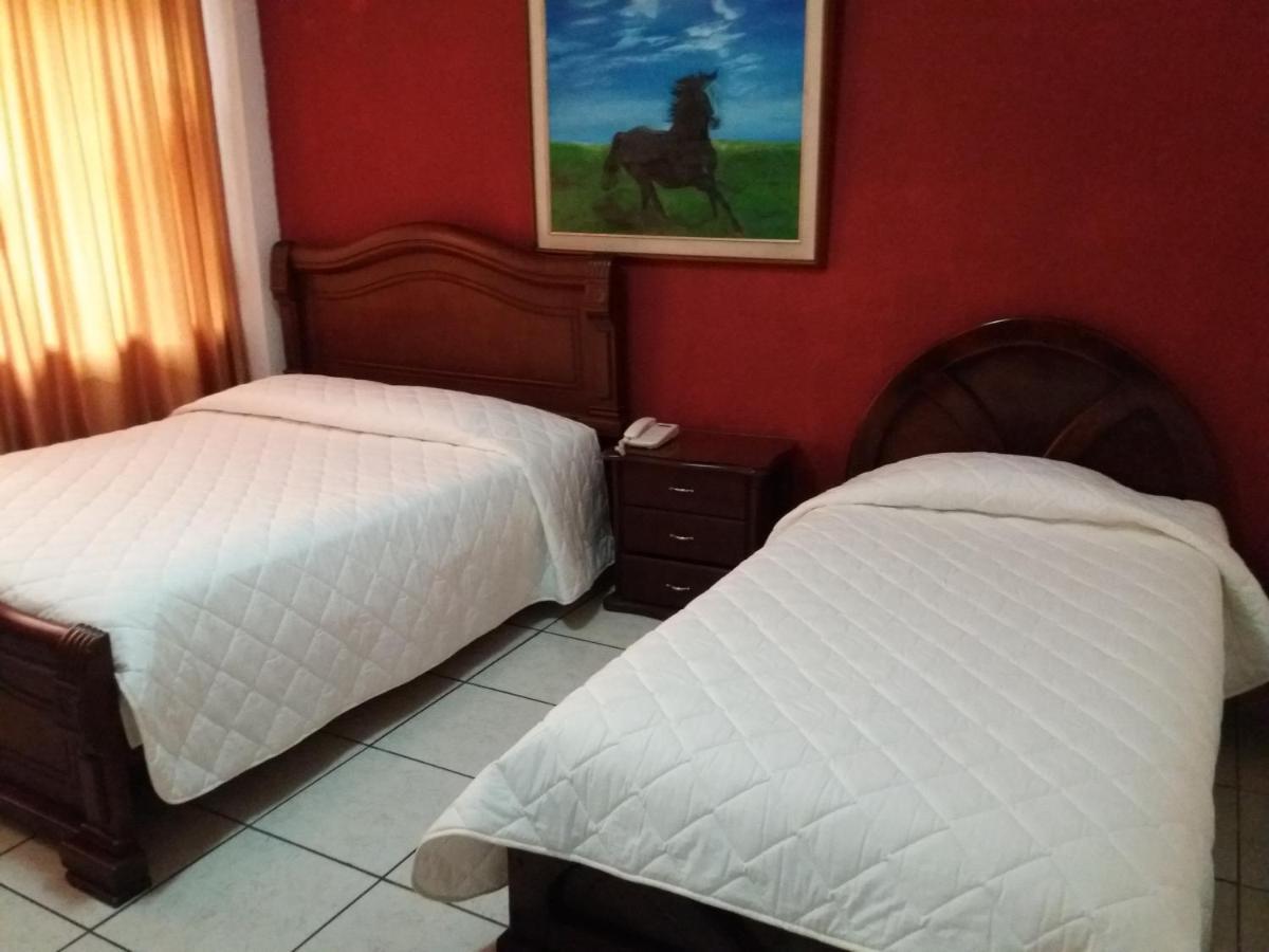 Hotel Puerta Del Sol Santo Domingo de los Colorados Dış mekan fotoğraf