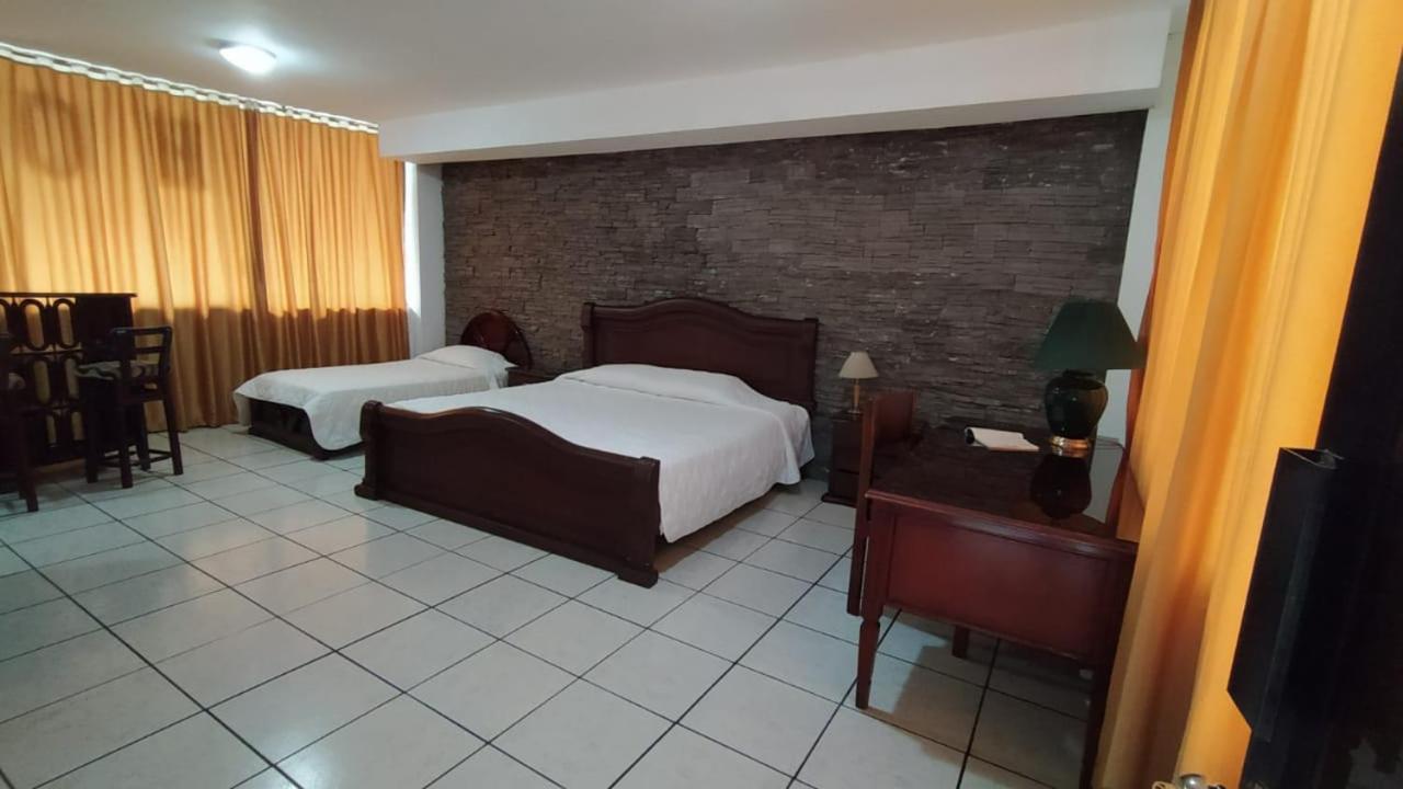 Hotel Puerta Del Sol Santo Domingo de los Colorados Dış mekan fotoğraf
