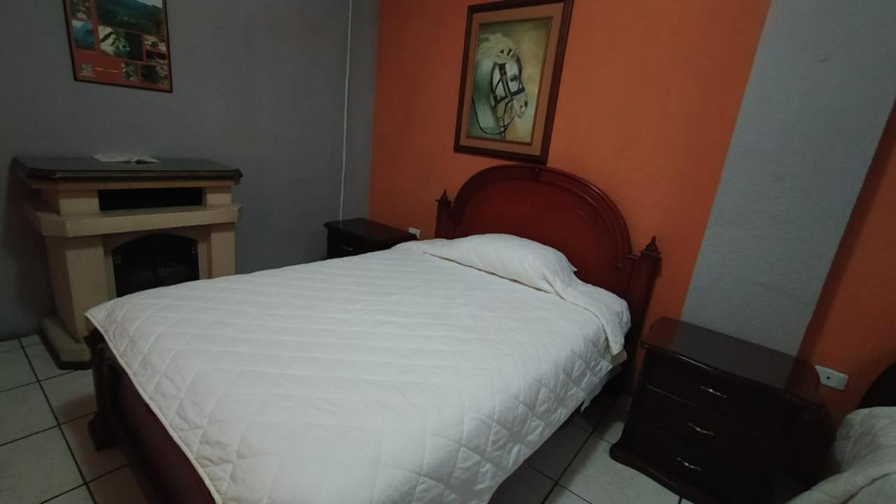 Hotel Puerta Del Sol Santo Domingo de los Colorados Dış mekan fotoğraf