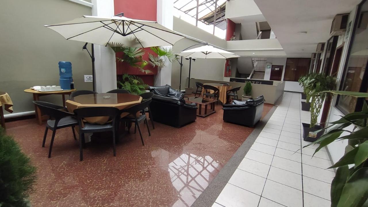Hotel Puerta Del Sol Santo Domingo de los Colorados Dış mekan fotoğraf