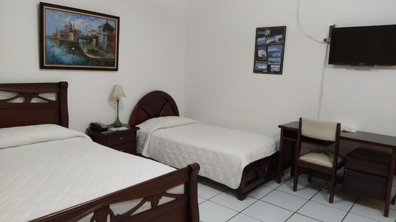 Hotel Puerta Del Sol Santo Domingo de los Colorados Dış mekan fotoğraf