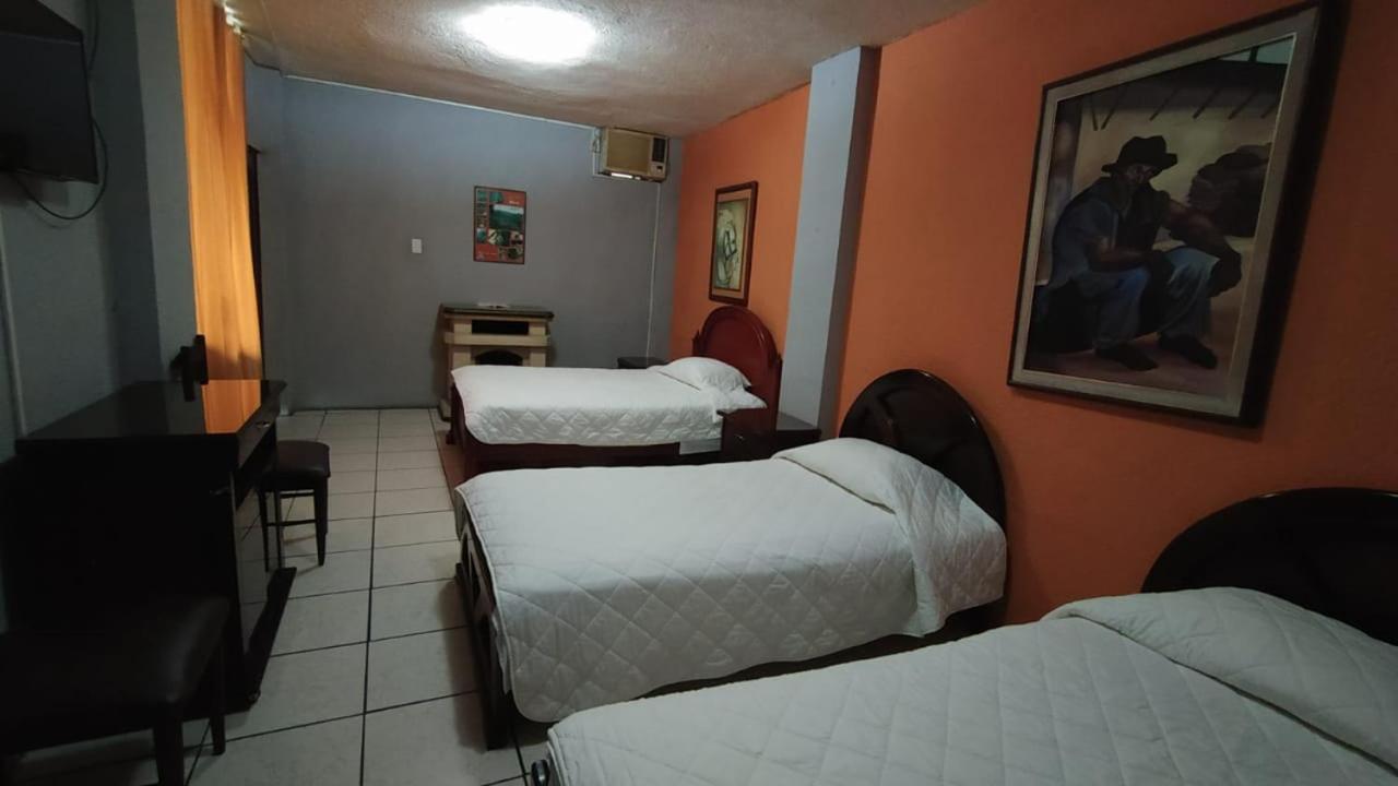 Hotel Puerta Del Sol Santo Domingo de los Colorados Dış mekan fotoğraf